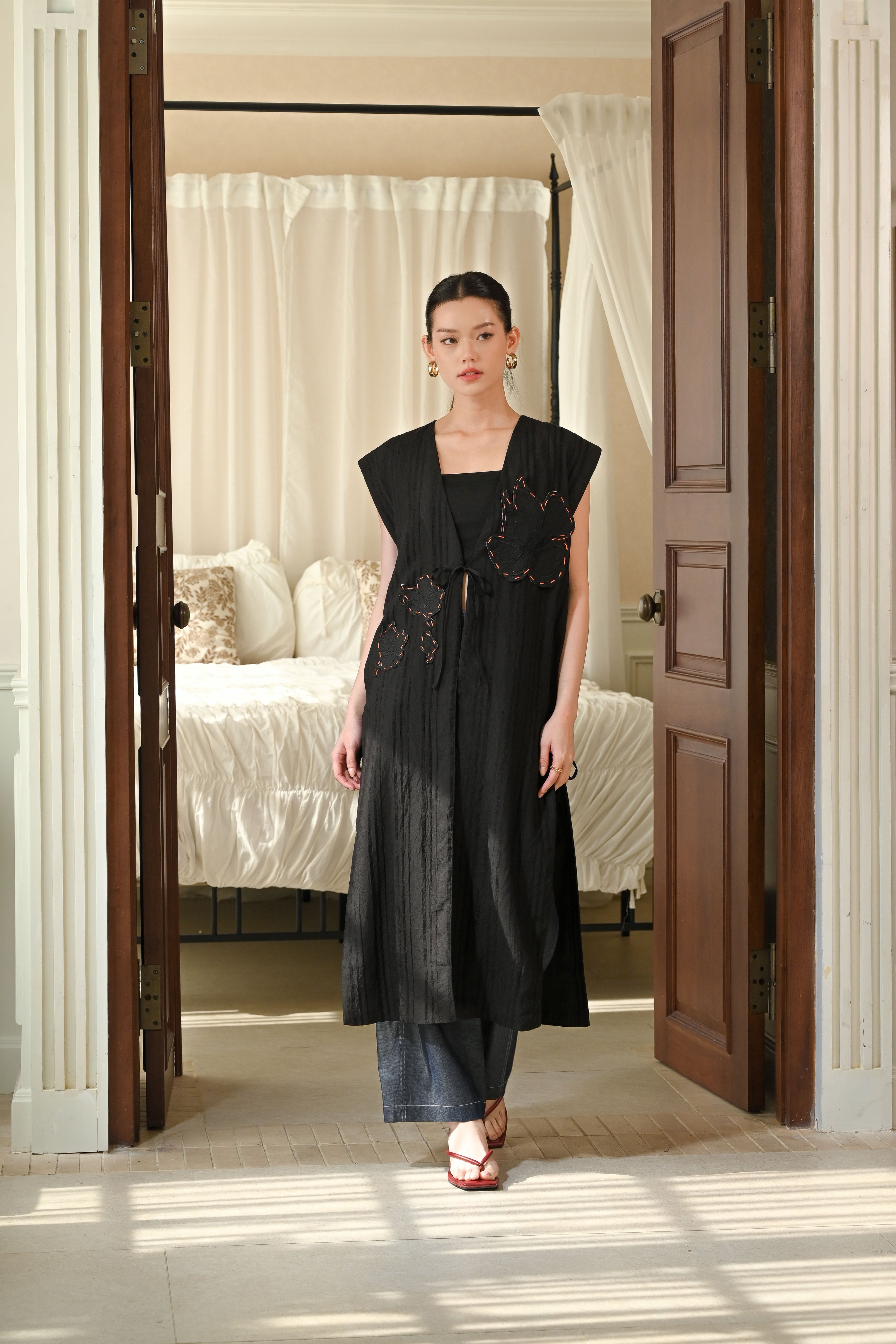 Yoli Silk Wrap Vest 2024 ブラック AZALEA VEST BLACK – Gailbook