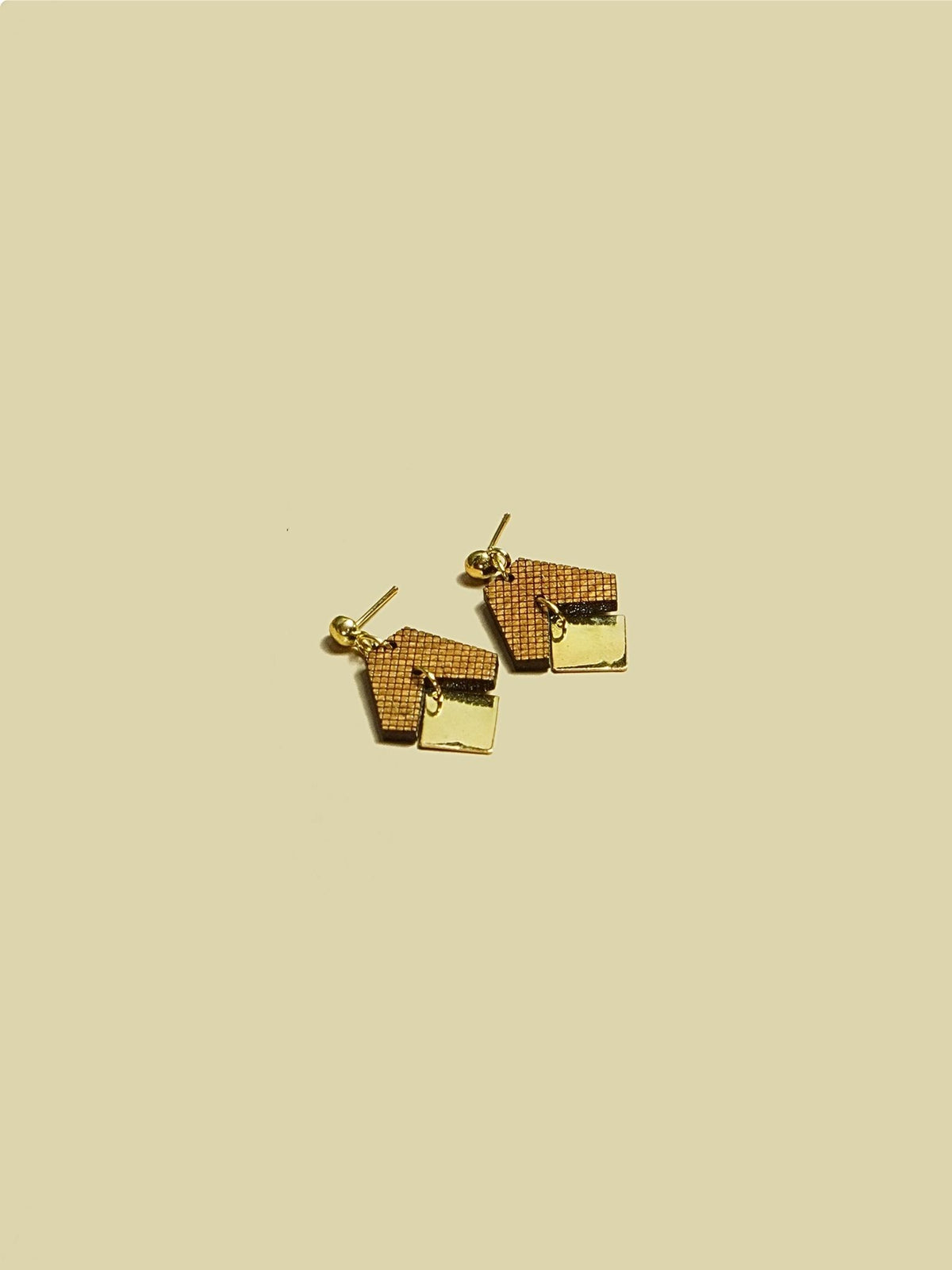 CACAH GORI EARRINGS