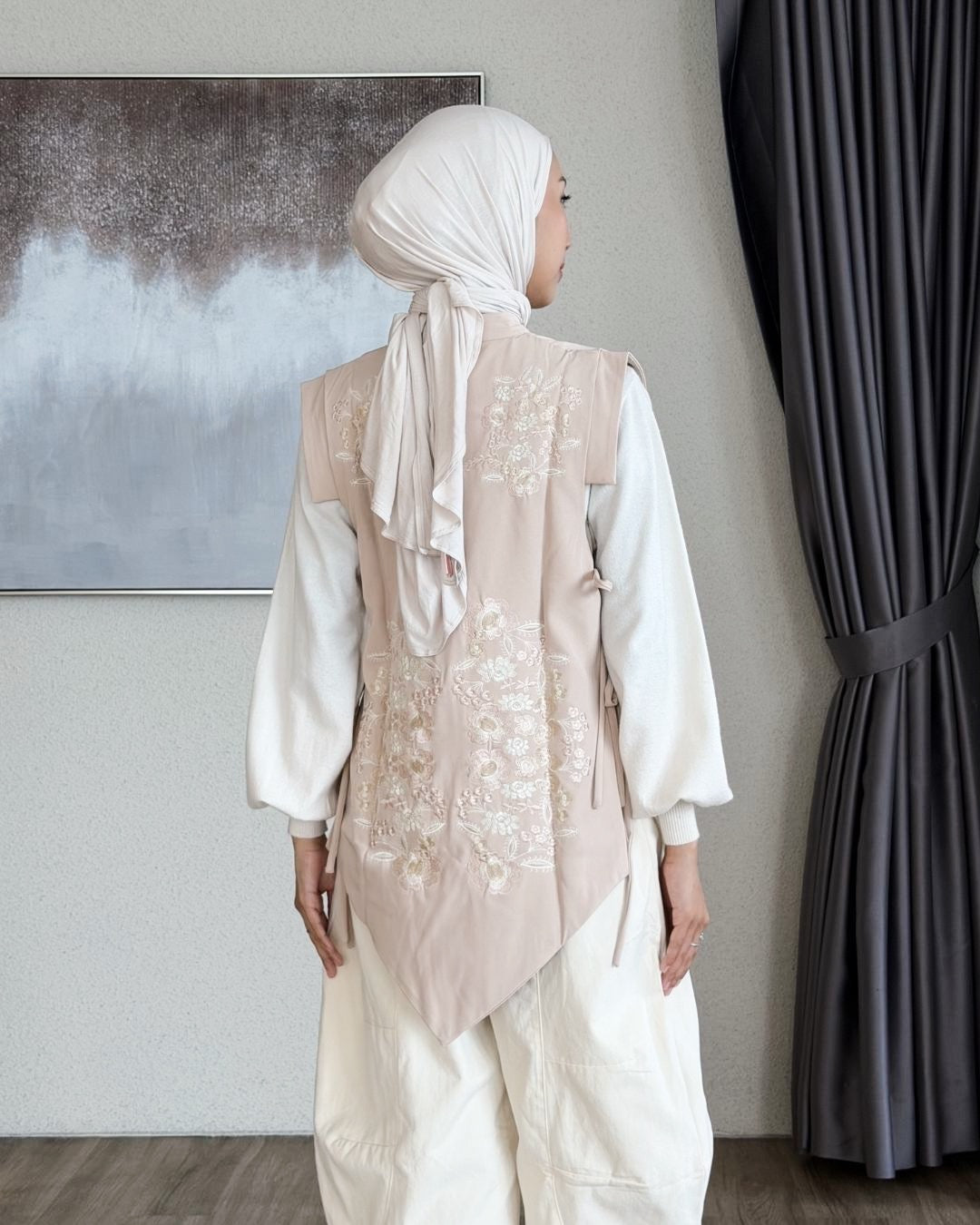 NONAETAL AURANTIA WHISPER EMBROIDERY VEST WINTER CREAM - SOFT PINK
