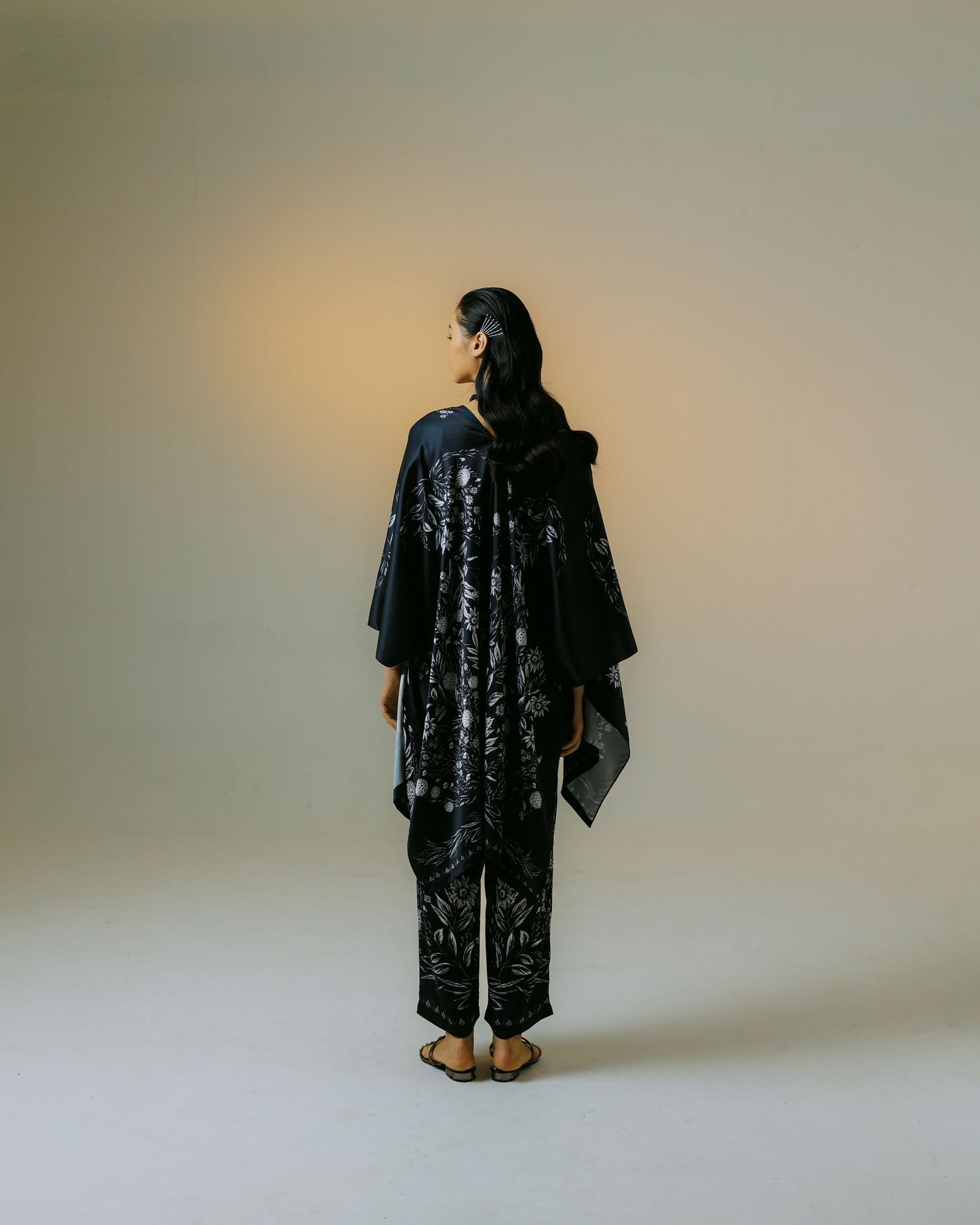 DAHLIA KIMONO - BLACK