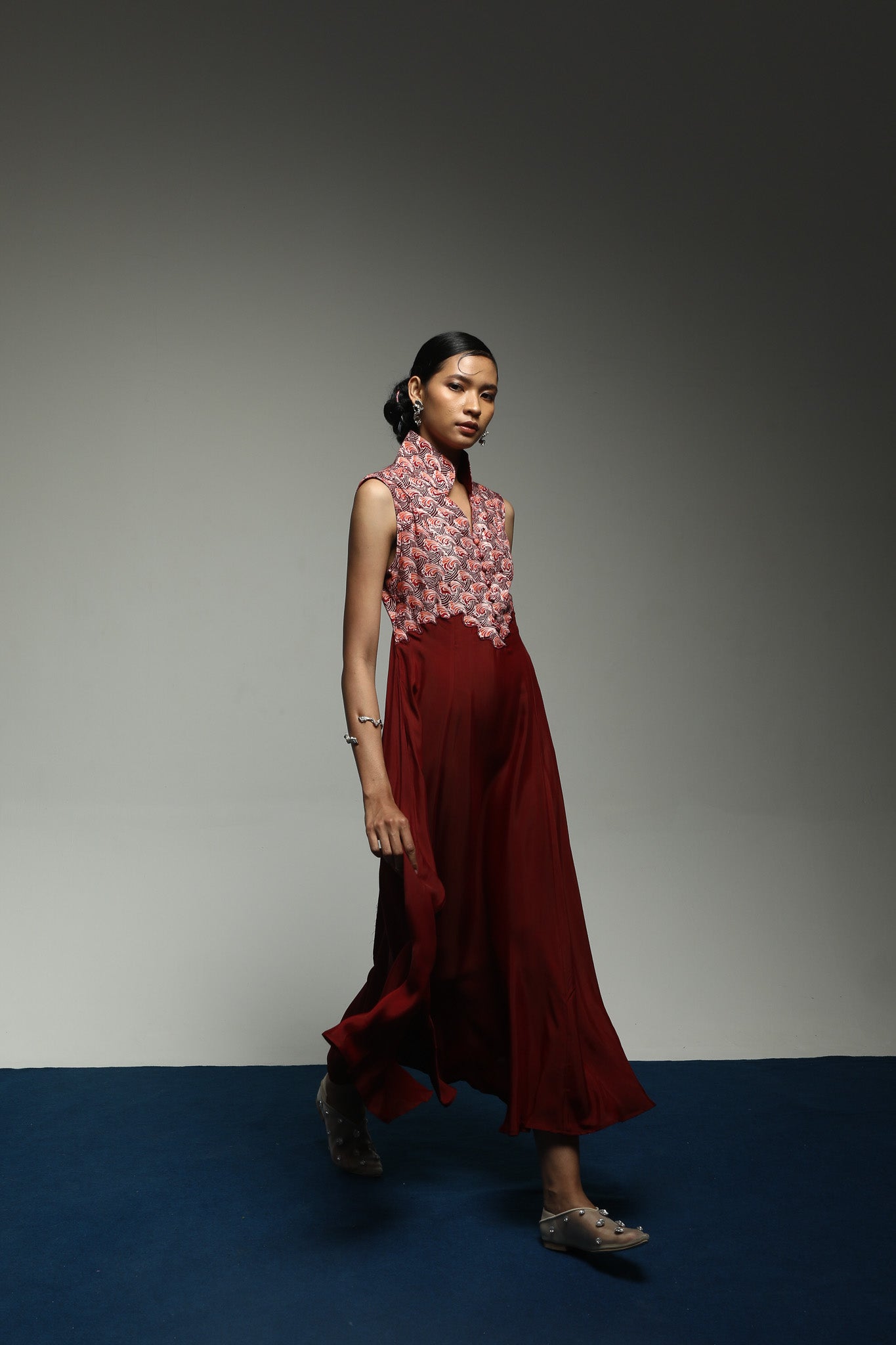 PURANA BACKLESS DRESS TROPIPELAGO JAPAN WAVE BATIK - MAROON (PRE-ORDER)