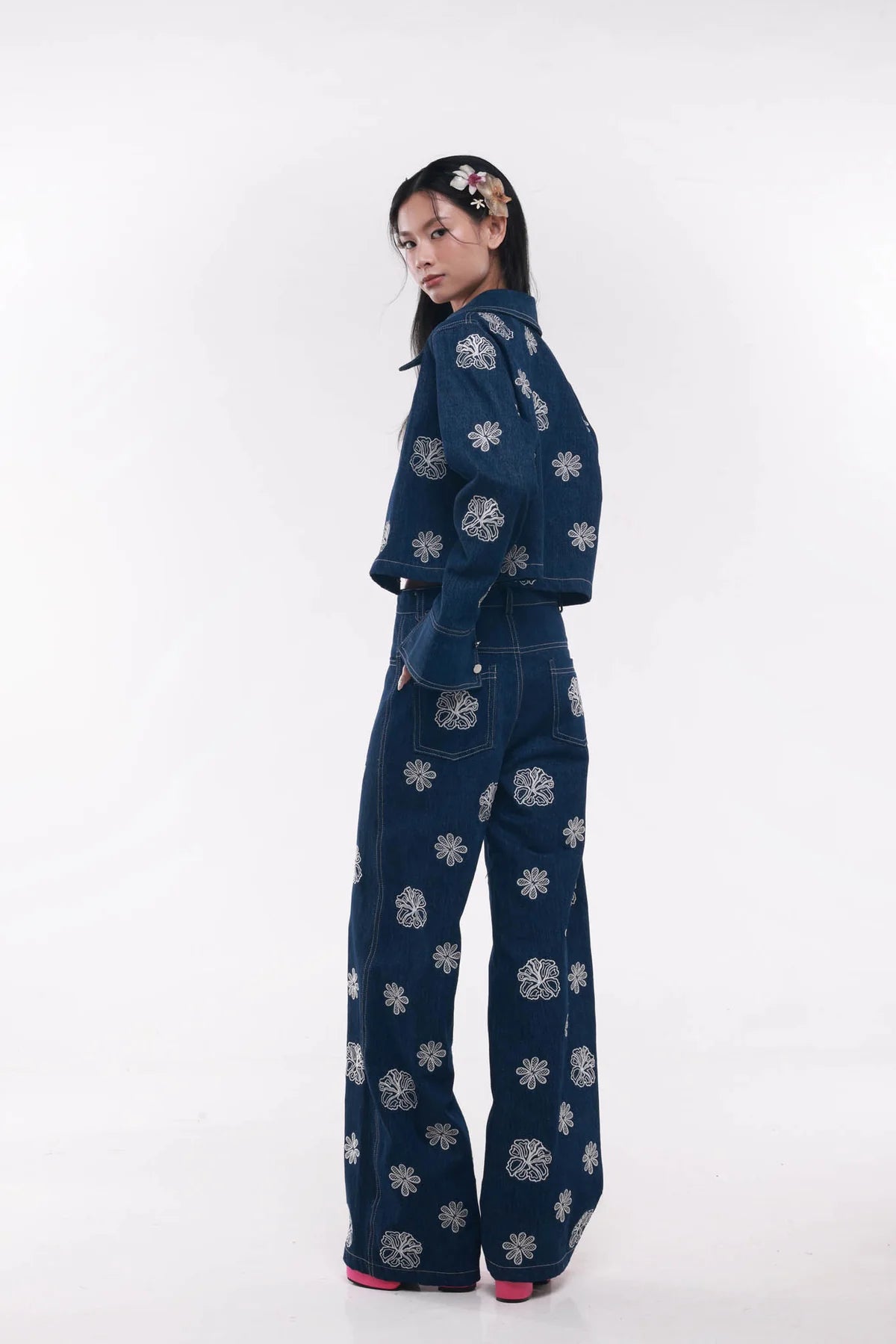 Haut fleuri Ava en jean de Suedeson