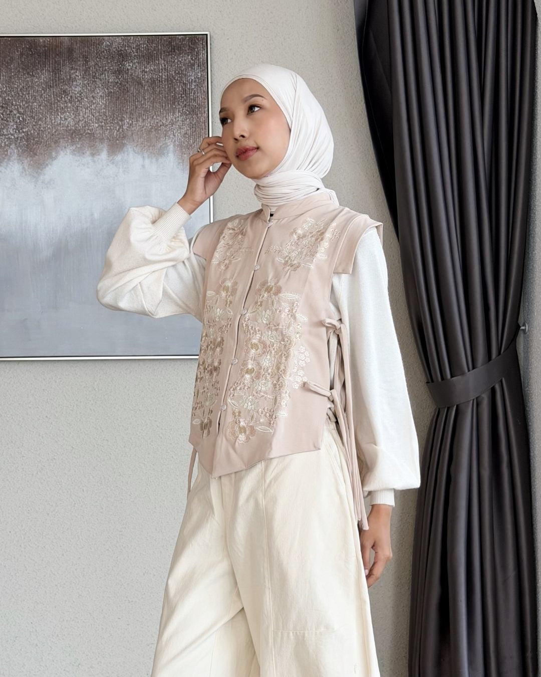 NONAETAL AURANTIA WHISPER EMBROIDERY VEST WINTER CREAM - SOFT PINK