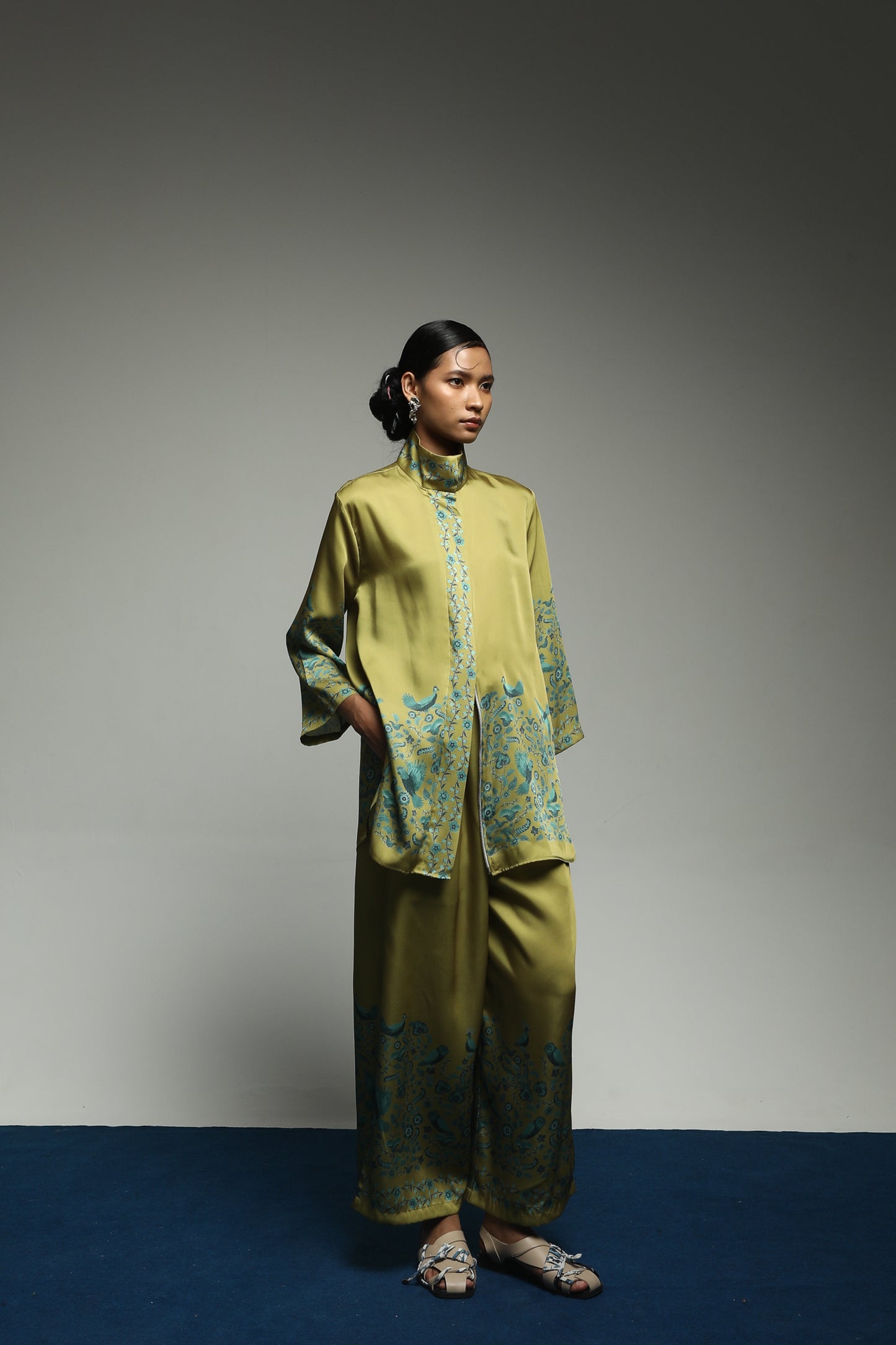 TROPIPELAGO - BIRDS HIGHNECK OUTER OLIVE (PRE-ORDER)