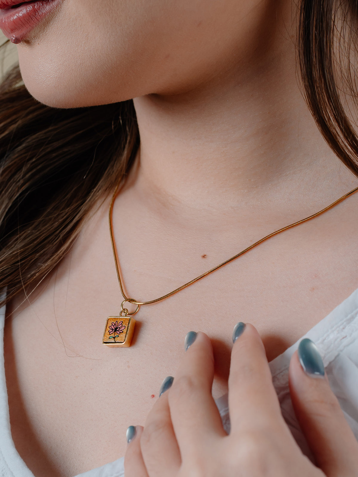 CHRYSANTEMUM NECKLACE