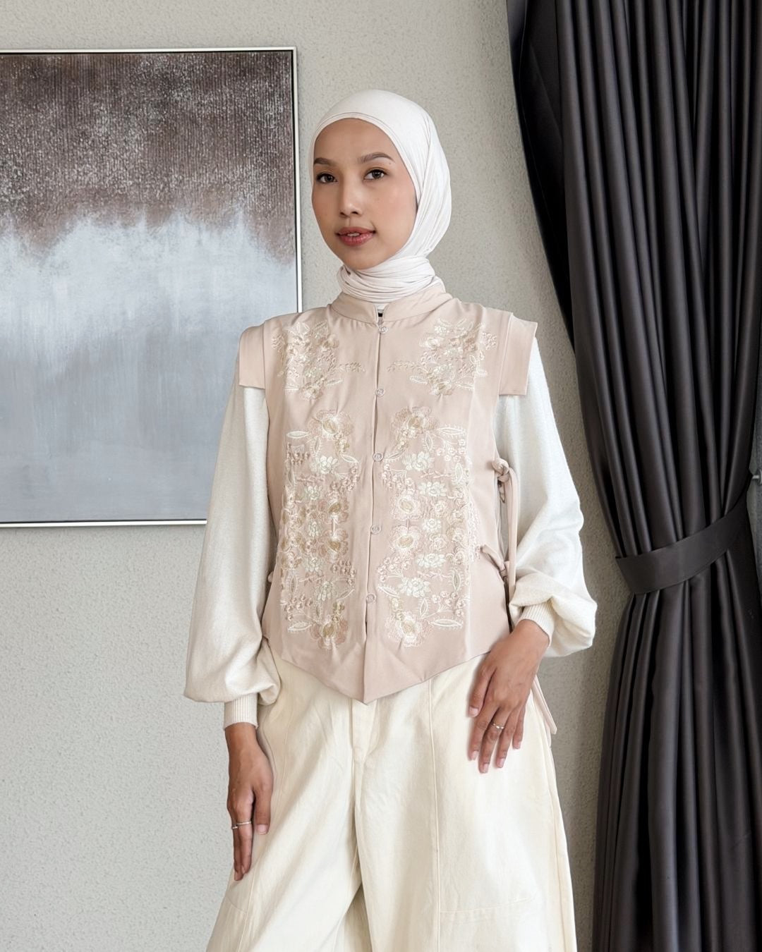 NONAETAL AURANTIA WHISPER EMBROIDERY VEST WINTER CREAM - SOFT PINK