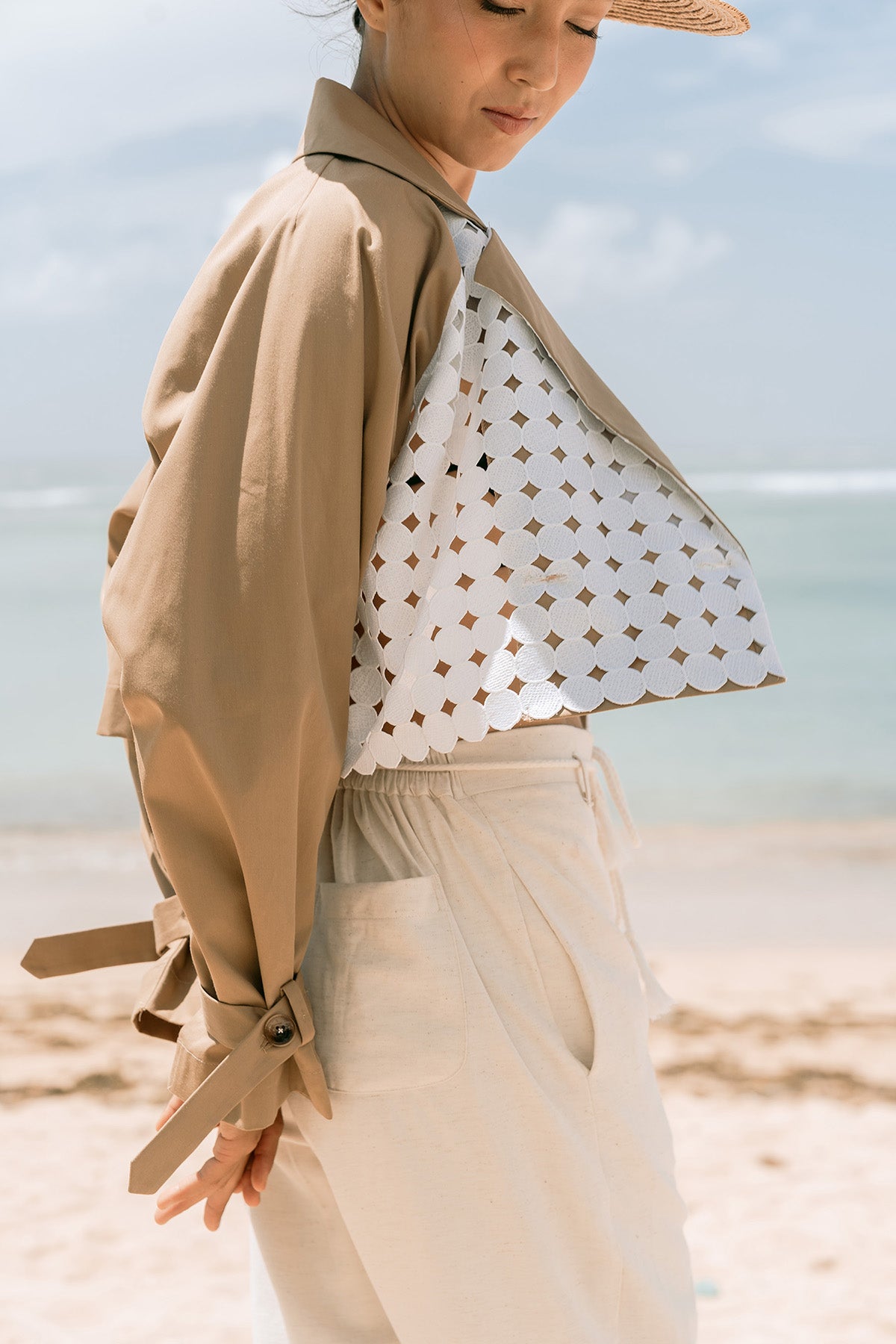 Petra Outer Khaki-White