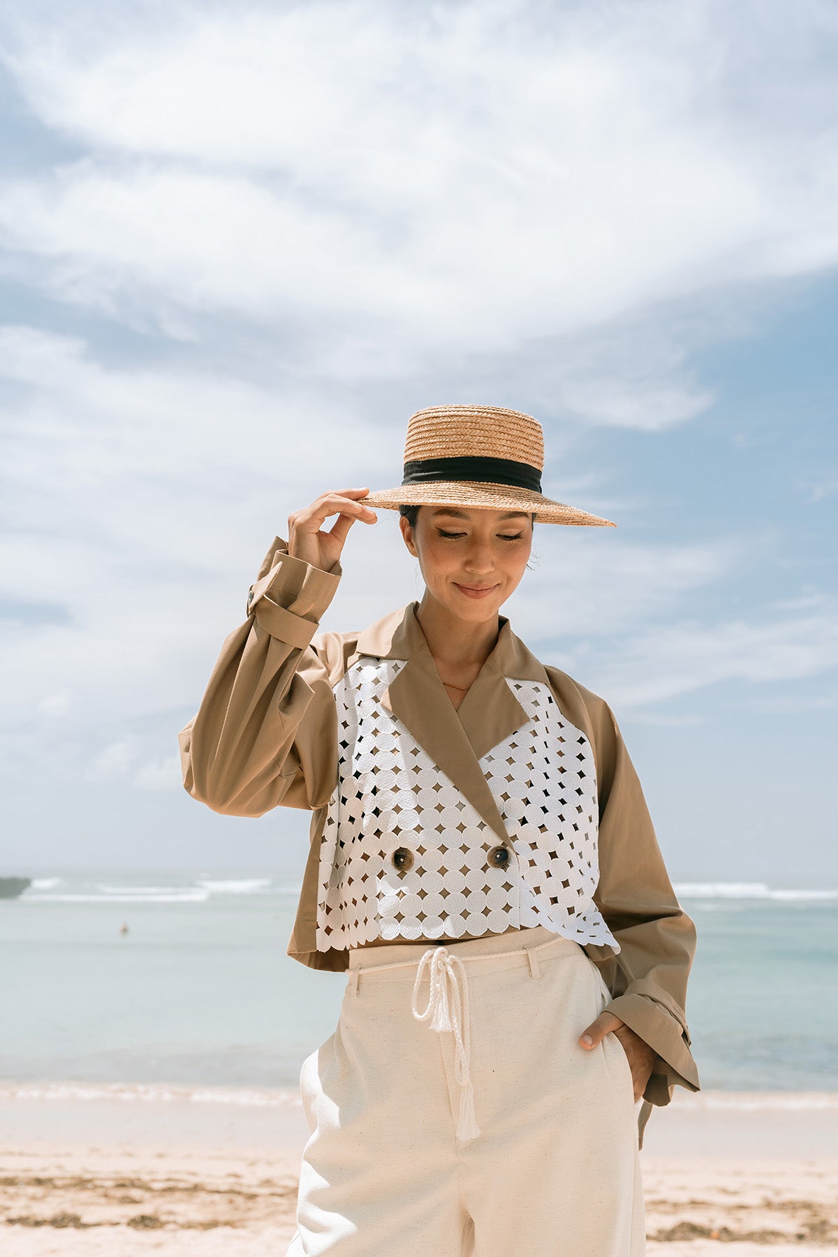 Petra Outer Khaki-White