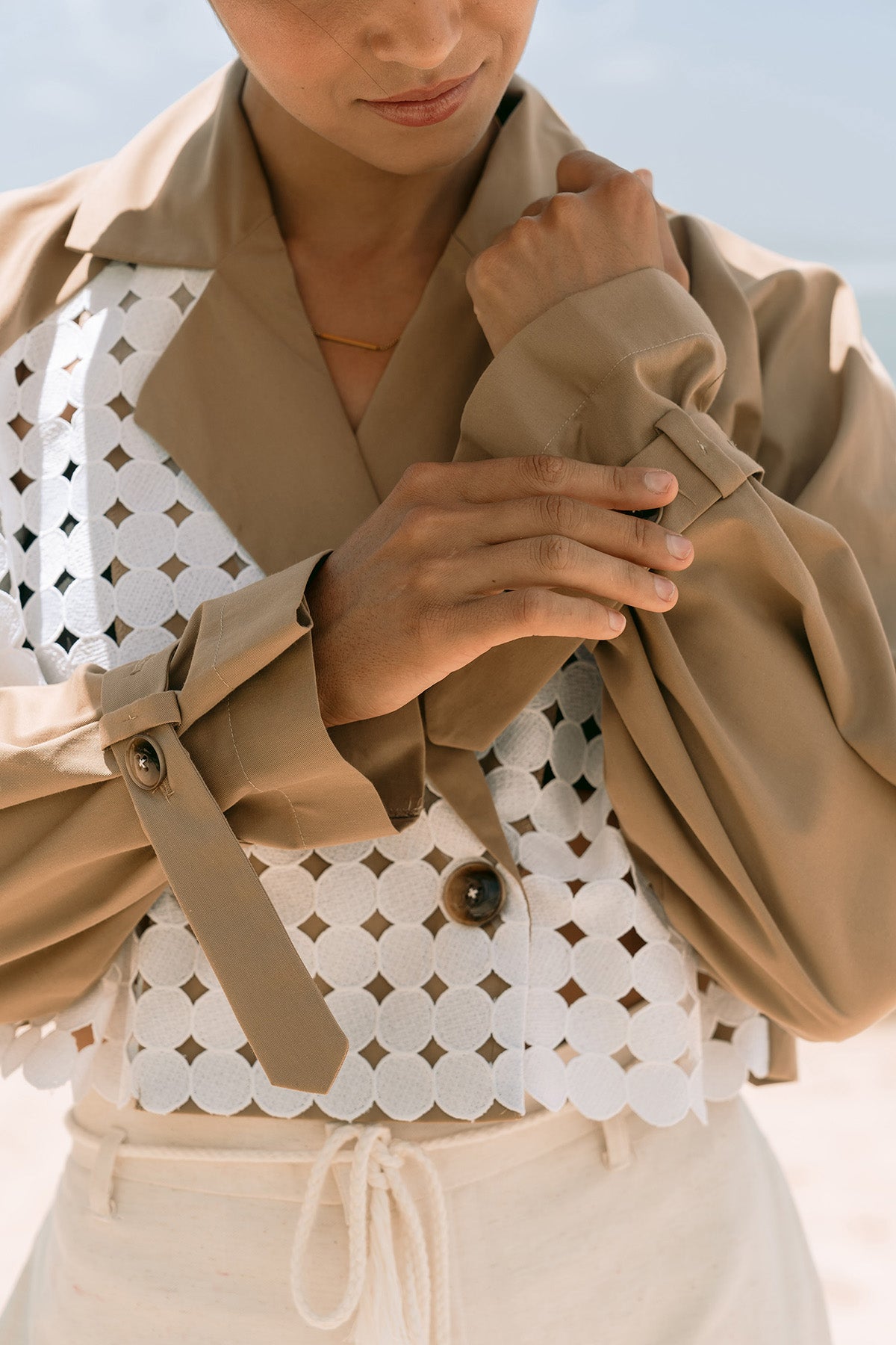 Petra Outer Khaki-White