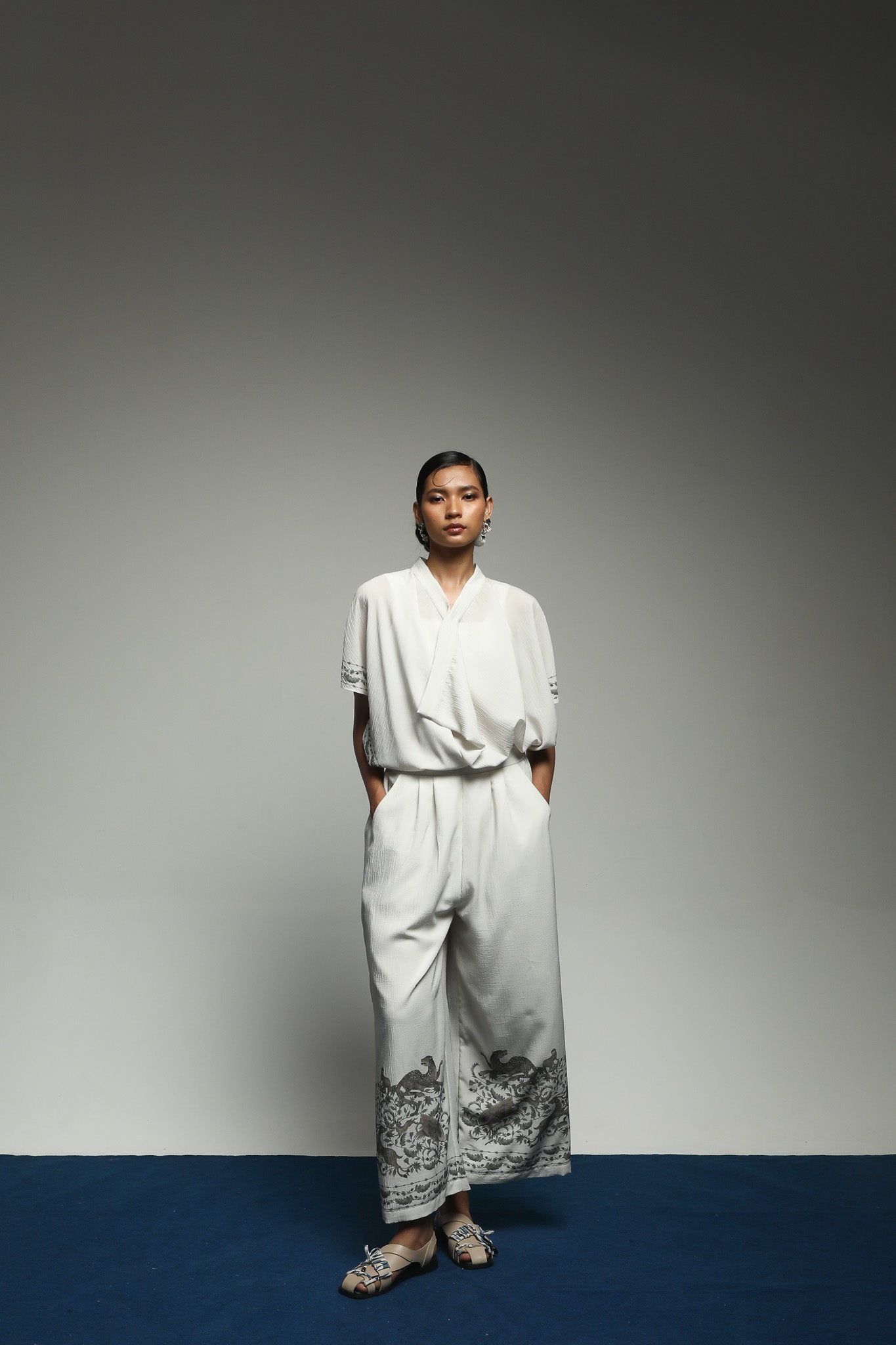 PURANA DRAPED TOP OFF TROPIPELAGO JUNGLE OFF-WHITE (PRE-ORDER)