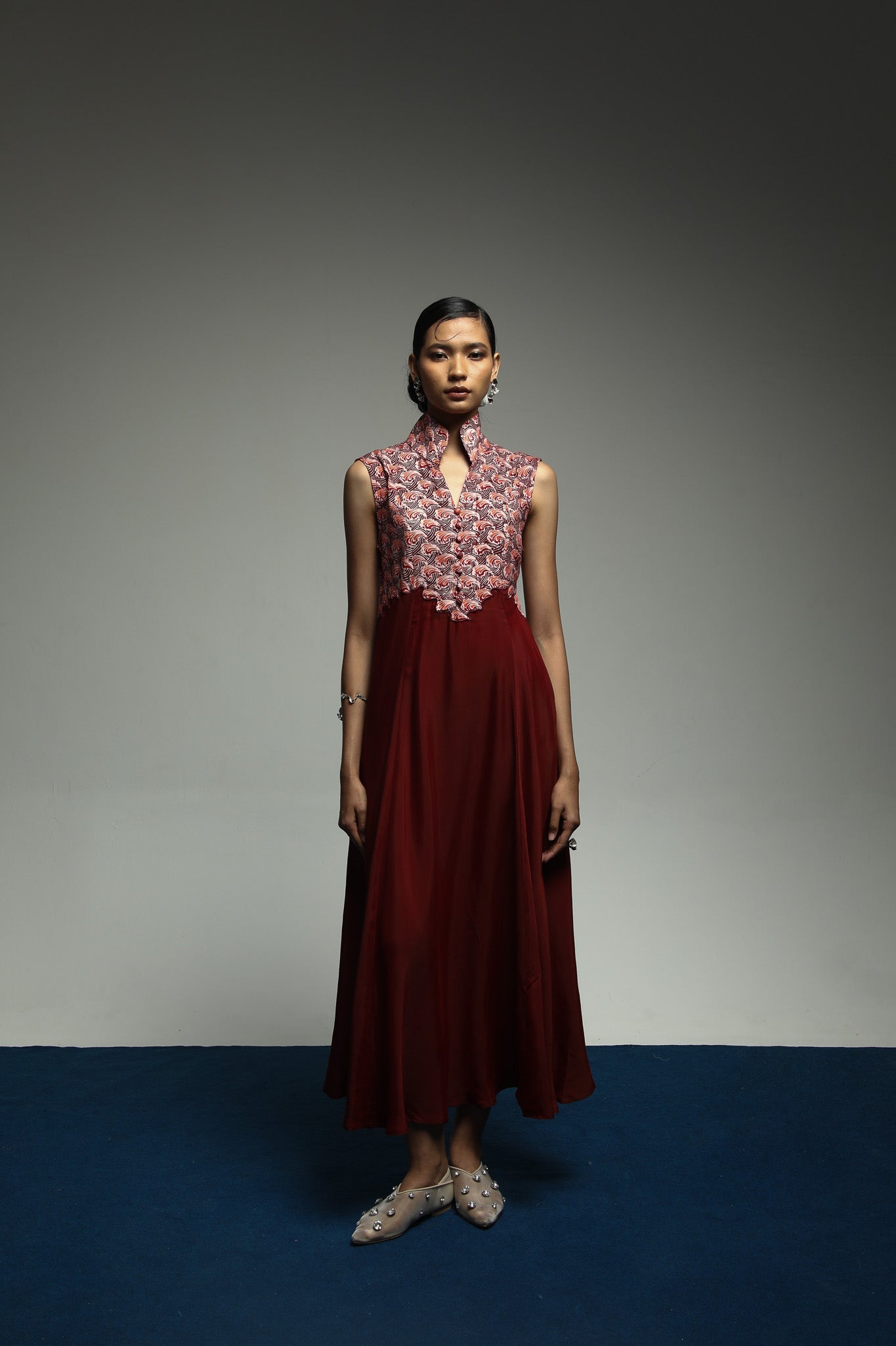 PURANA BACKLESS DRESS TROPIPELAGO JAPAN WAVE BATIK - MAROON (PRE-ORDER)