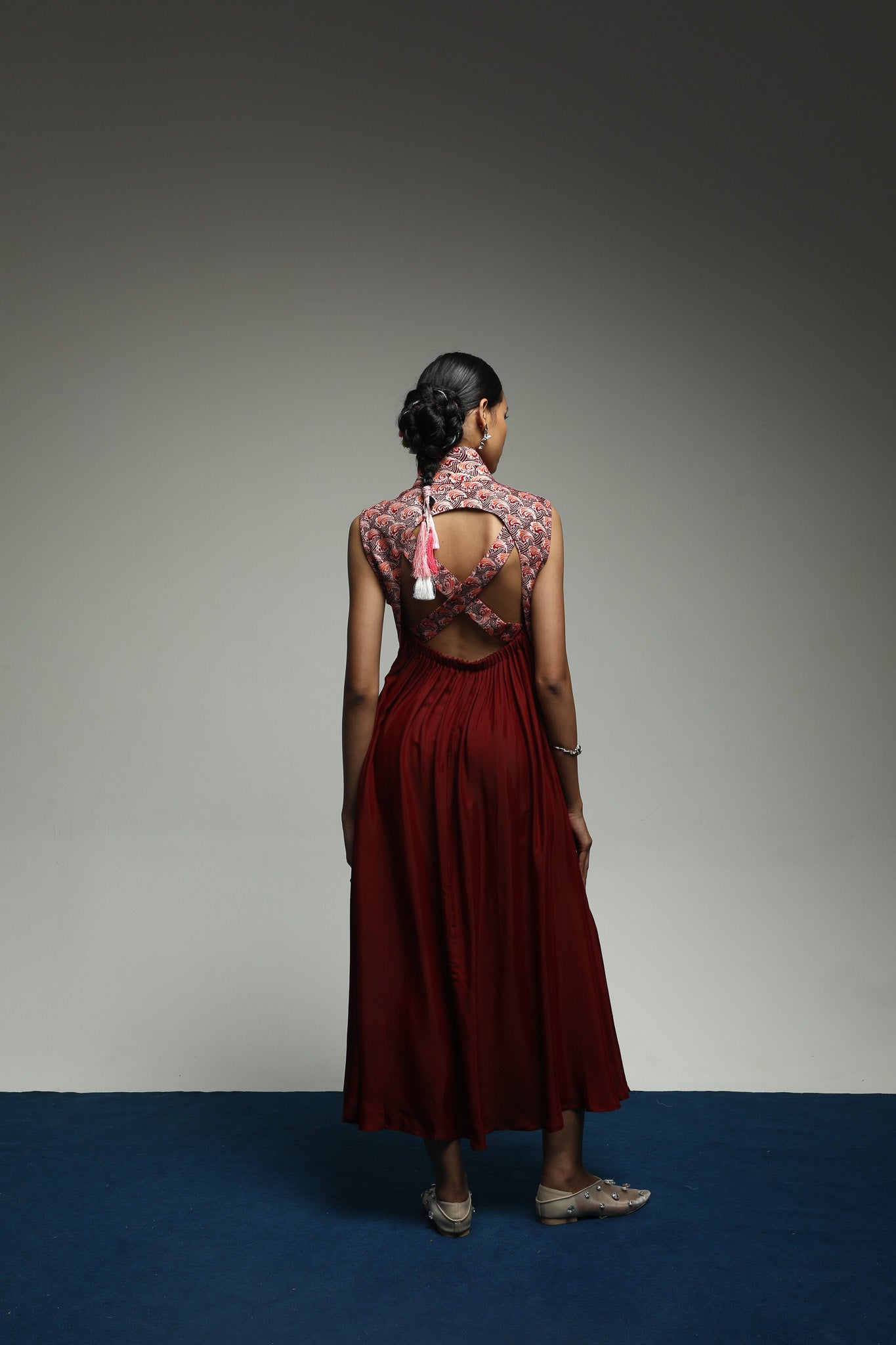 PURANA BACKLESS DRESS TROPIPELAGO JAPAN WAVE BATIK - MAROON (PRE-ORDER)