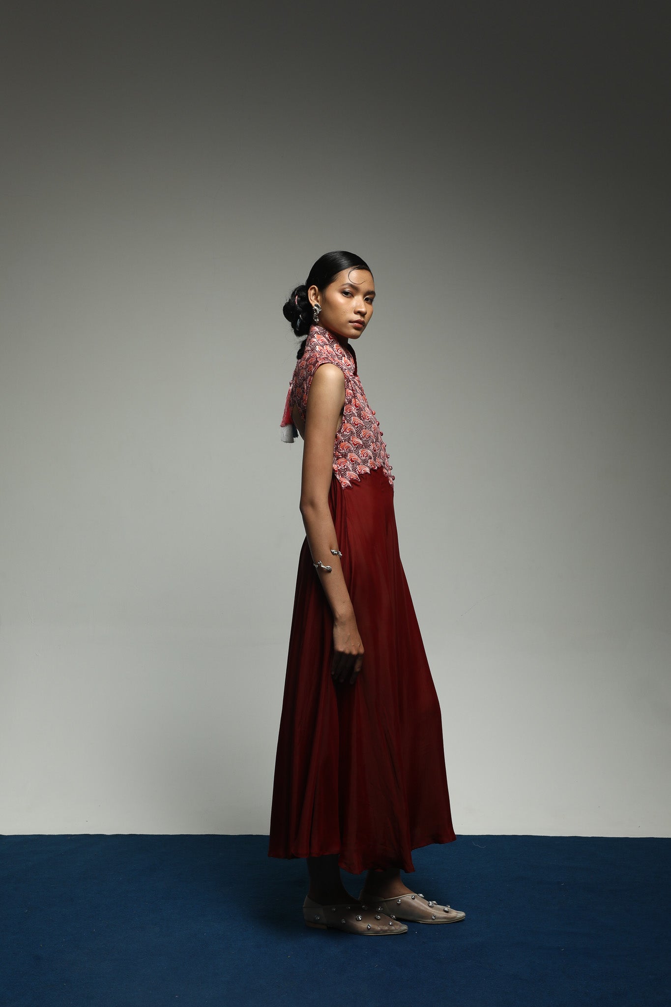 PURANA BACKLESS DRESS TROPIPELAGO JAPAN WAVE BATIK - MAROON (PRE-ORDER)