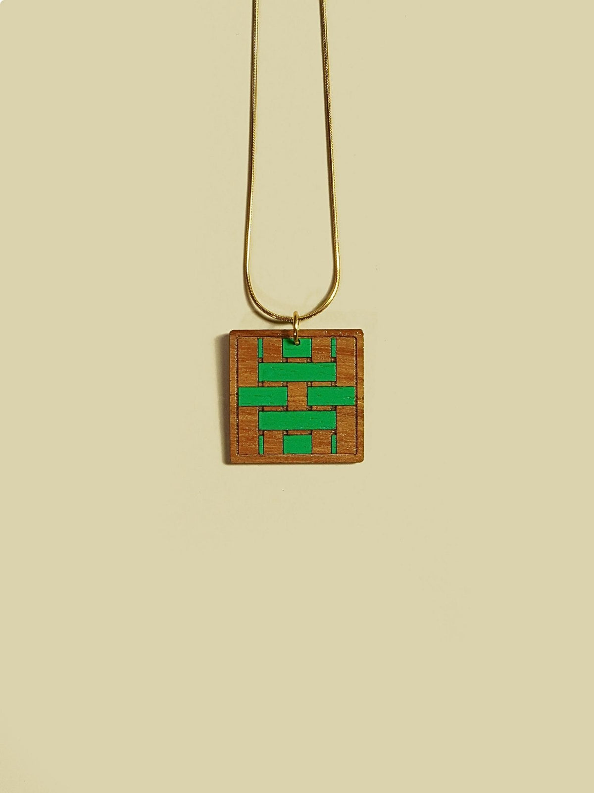 LARAS NECKLACE