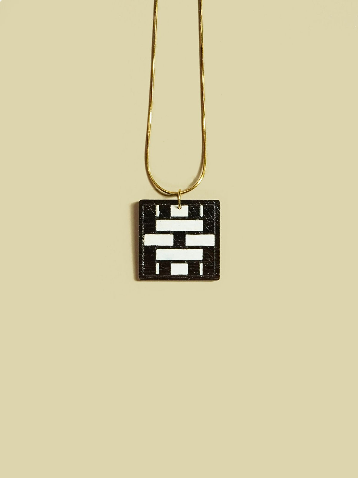 LARAS NECKLACE