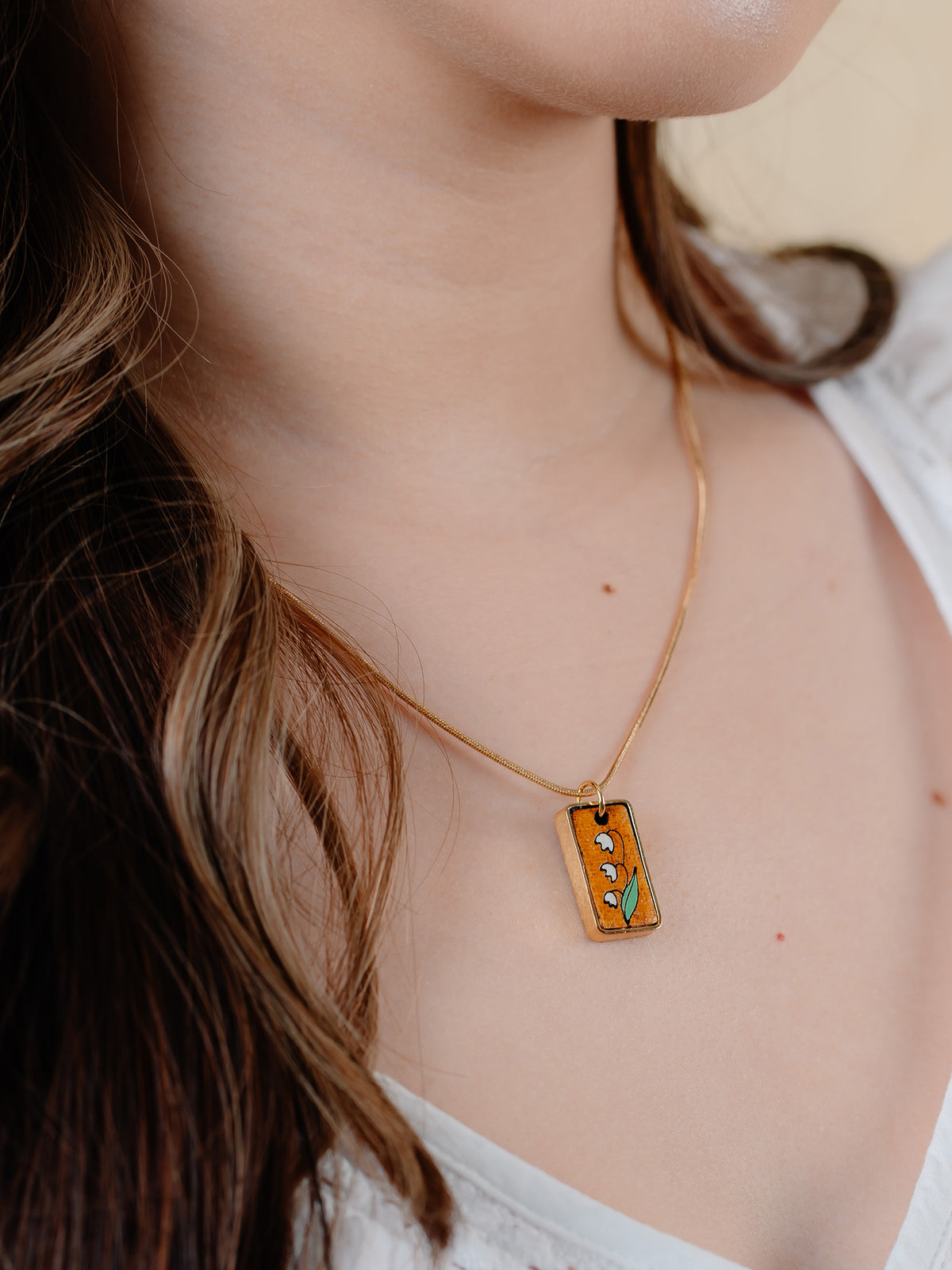 LILY NECKLACE