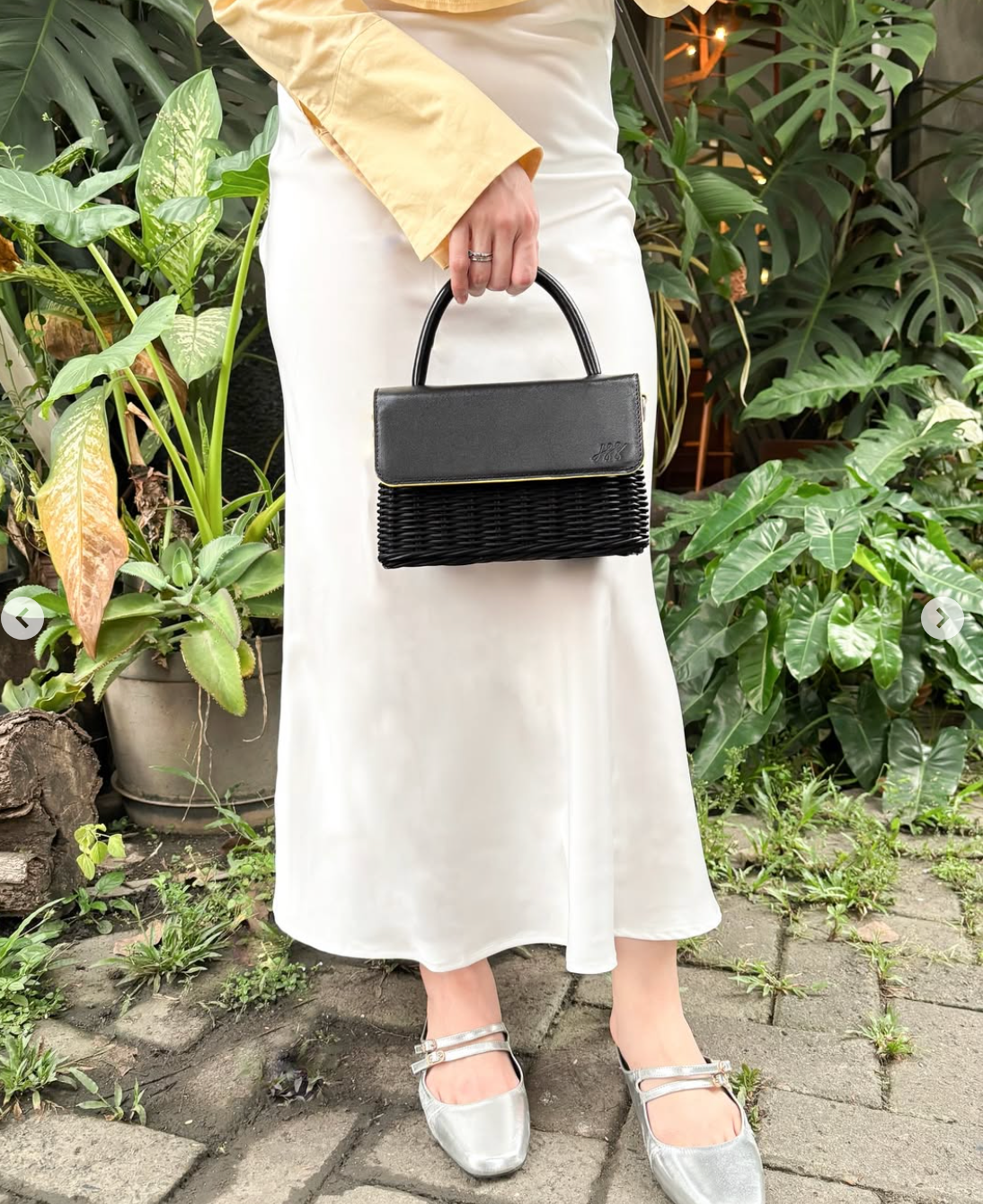 MARGIE BLACK ON BLACK YELLOW