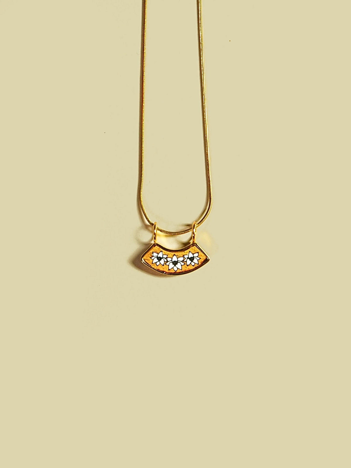 POINSETTIA NECKLACE