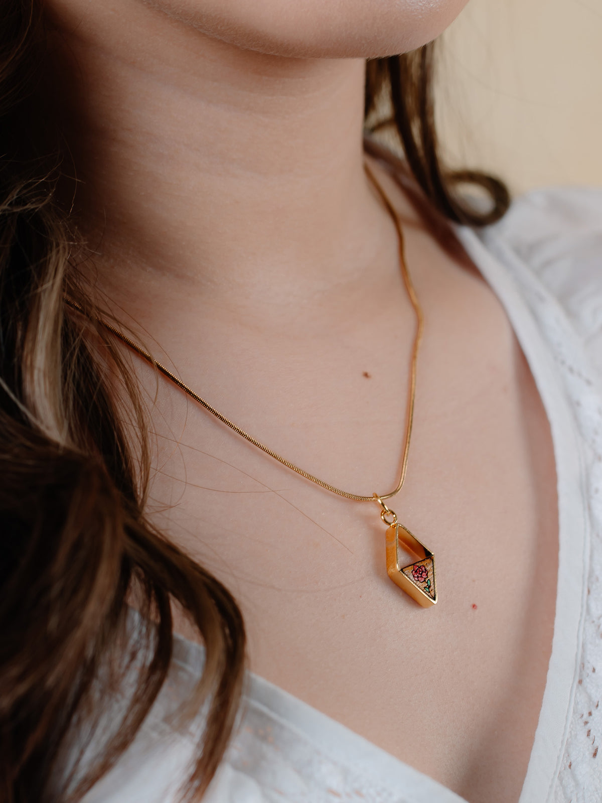 ROSE NECKLACE