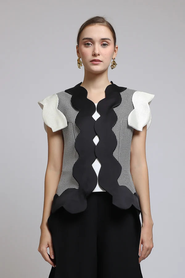SCALLOPED CHECKERED BLOUSE