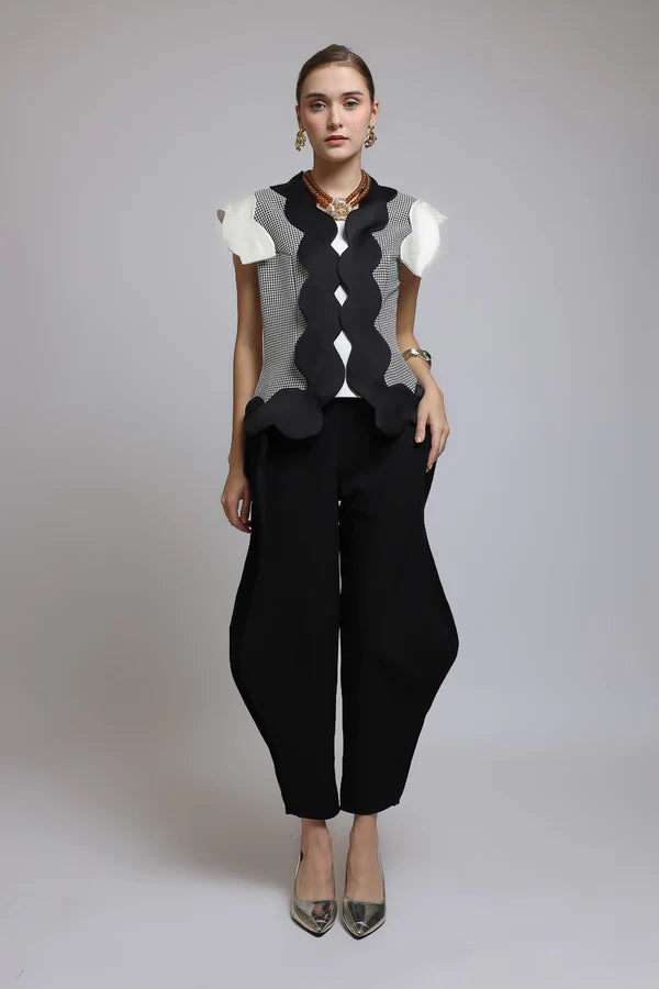 SCALLOPED CHECKERED BLOUSE