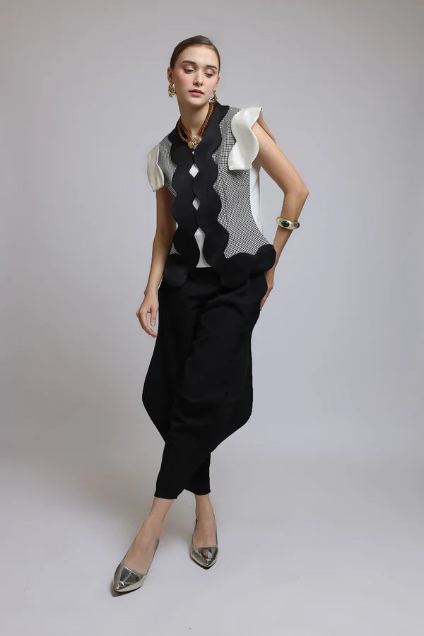SCALLOPED CHECKERED BLOUSE