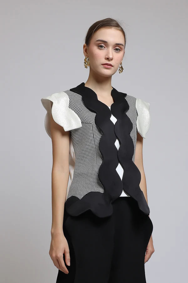 SCALLOPED CHECKERED BLOUSE