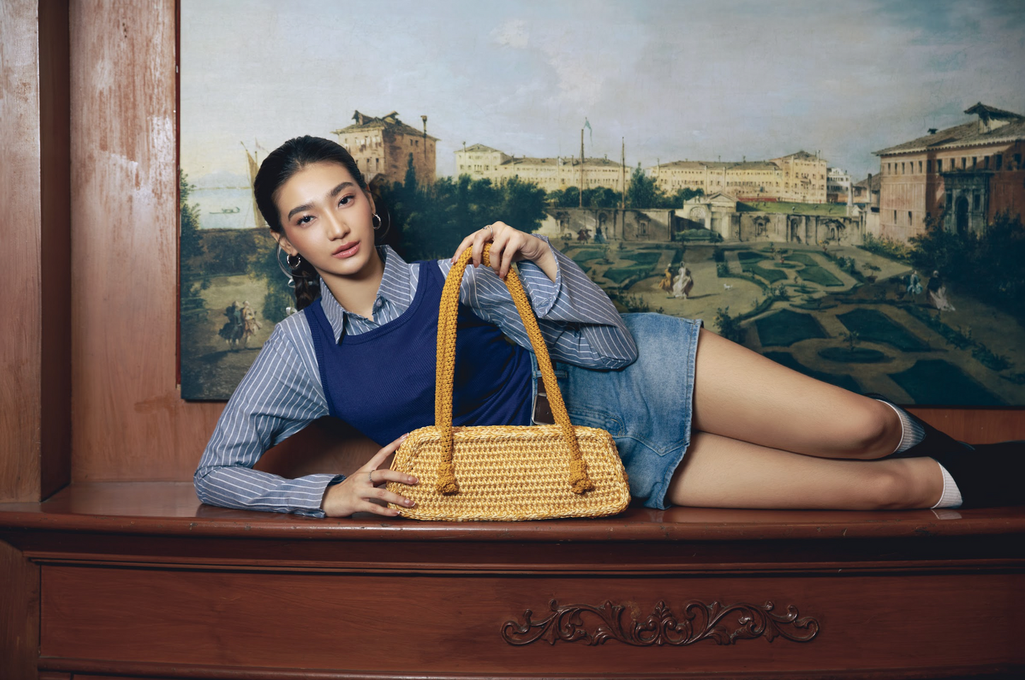 COLLECTION 08:00 - GLOWRIOUS LONG PURSE