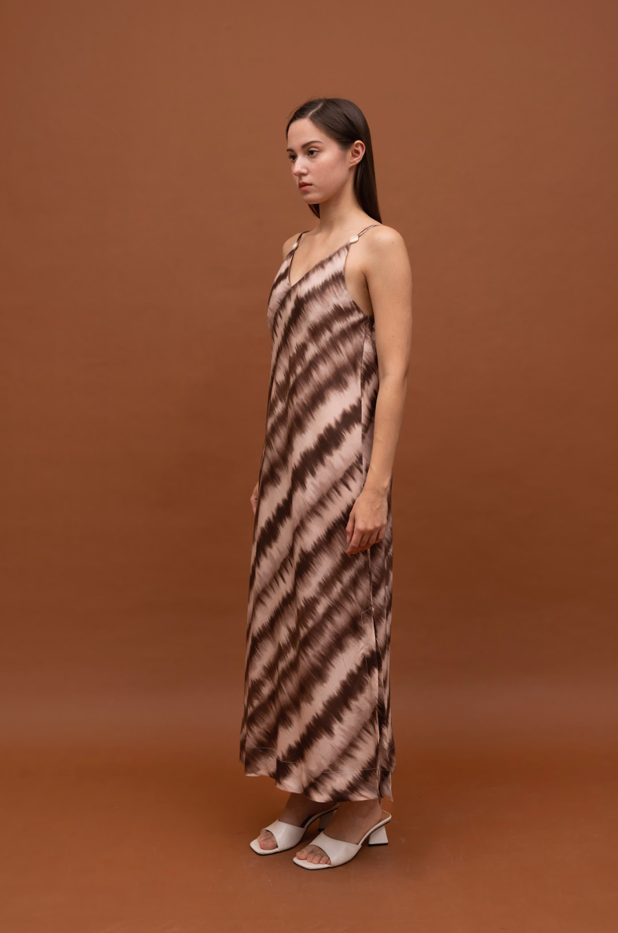MAUDE DRESS TIEDYE DARK BROWN