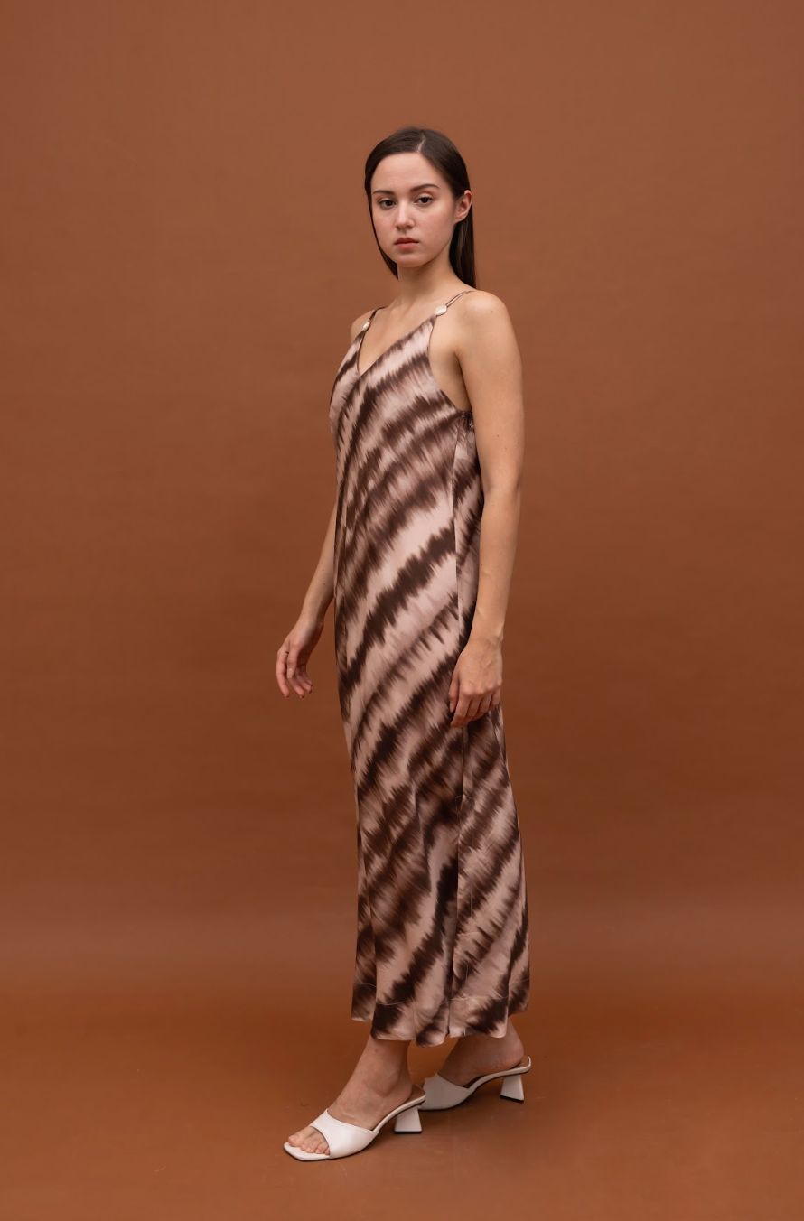 MAUDE DRESS TIEDYE DARK BROWN – Gailbook