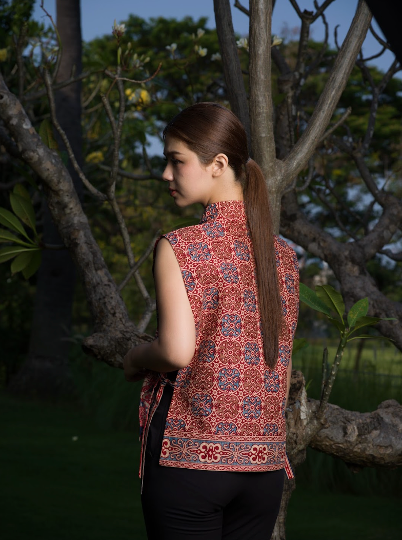 PAVI BATIK VEST IN RED