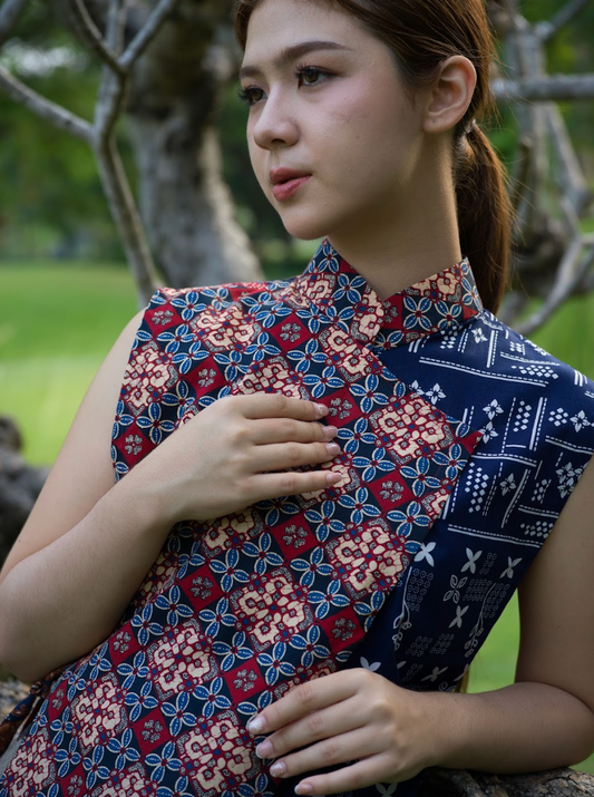 PAVI BATIK VEST IN NAVY BLUE-RED