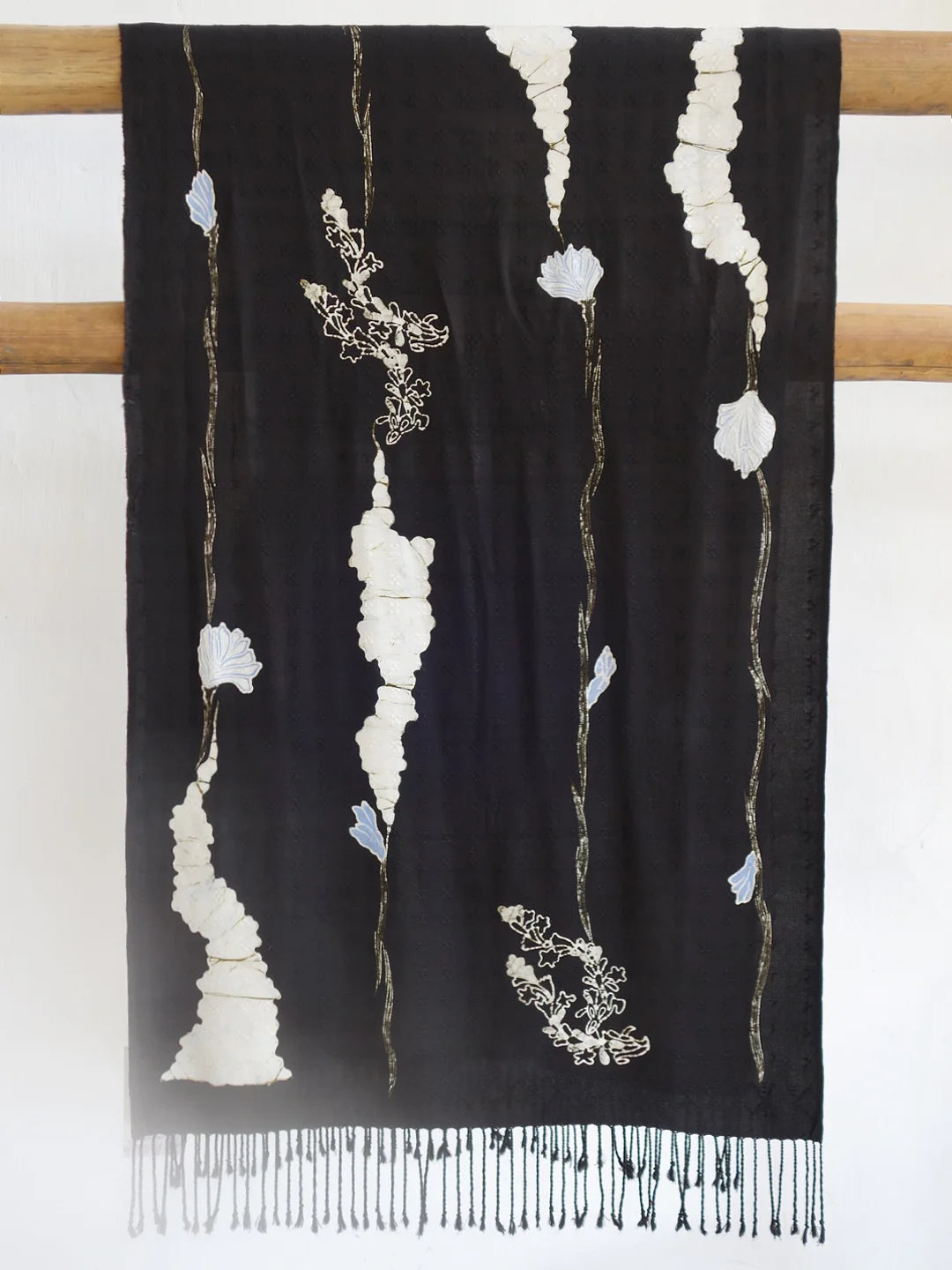HANDWOVEN SERAGA WEDHI II BLACK SCARF LARGE