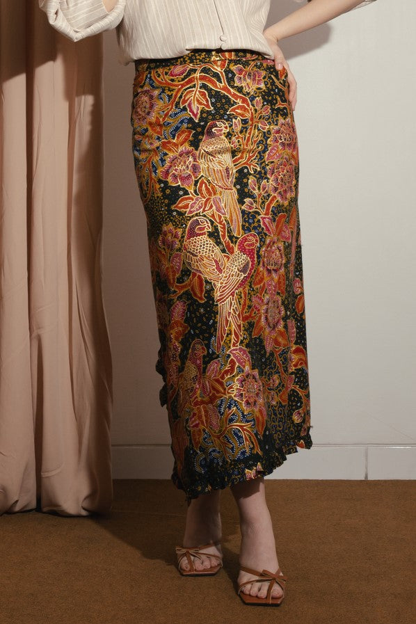 Anata Wrap Skirt In Black