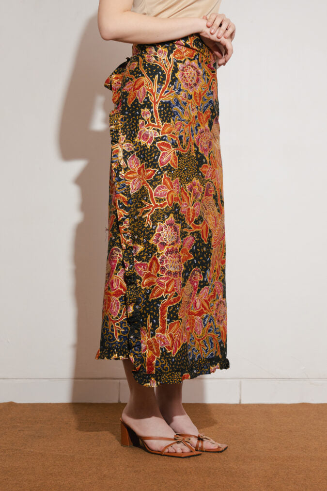 Anata Wrap Skirt In Black