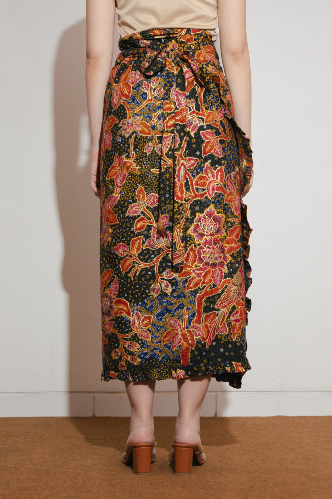 Anata Wrap Skirt In Black