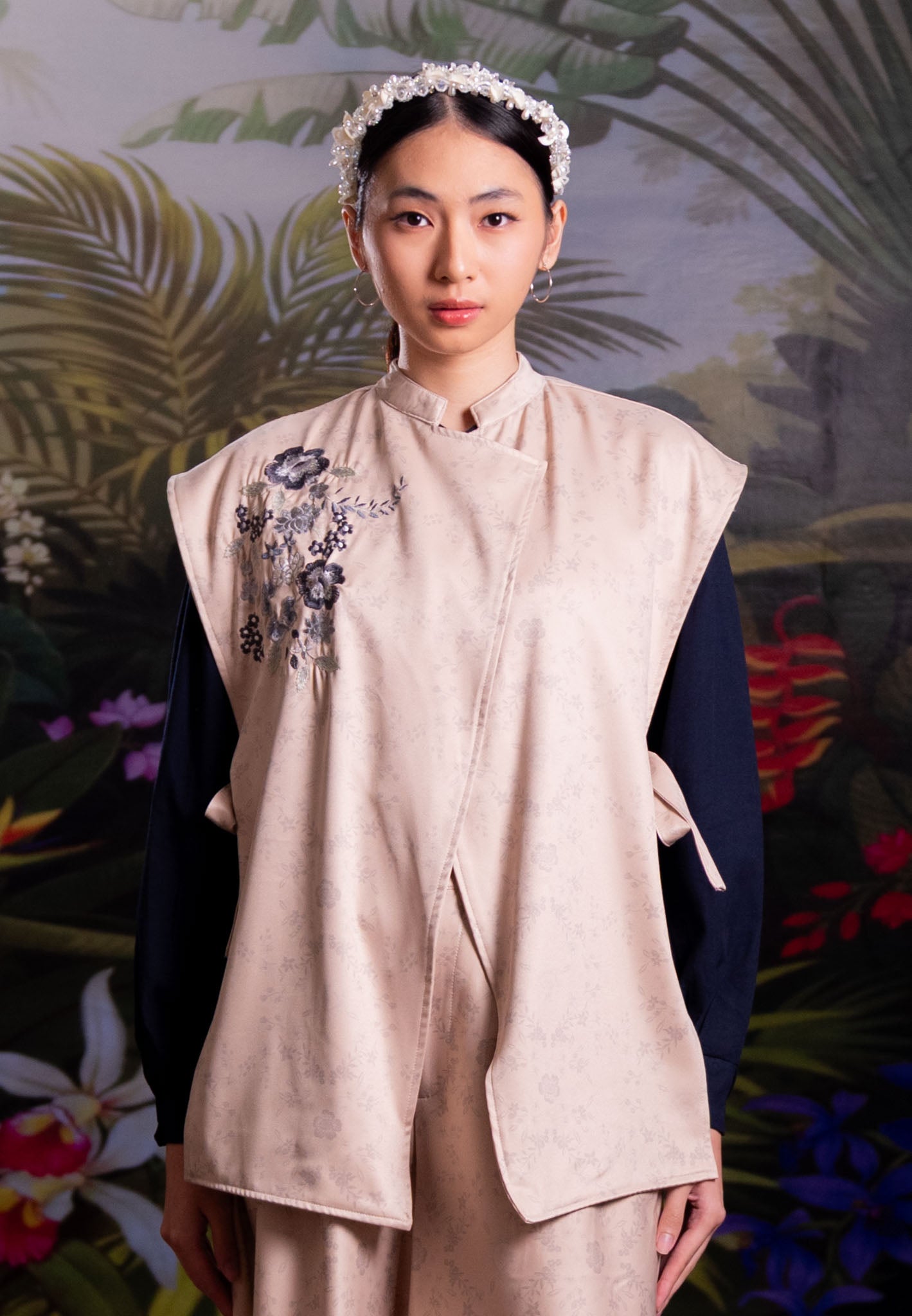 NONAETAL NUCIFERA WHISPER EMBROIDERY VEST WINTER CREAM