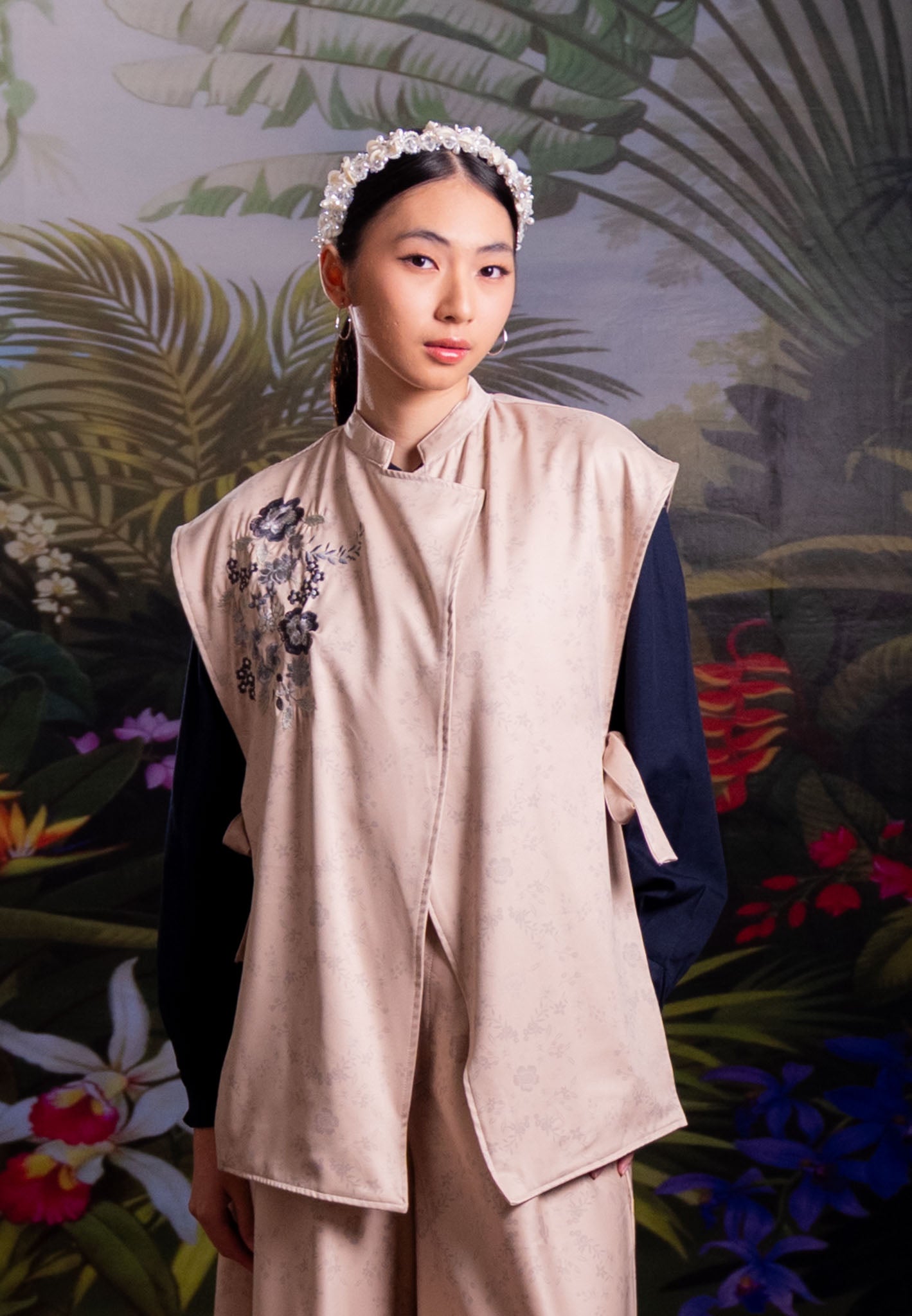 NONAETAL NUCIFERA WHISPER EMBROIDERY VEST WINTER CREAM